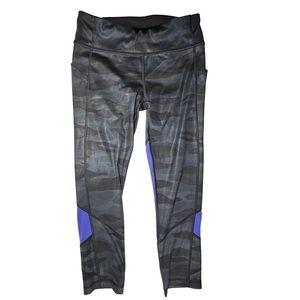 LULULEMON Pace Rival Crop Luxtreme
Camo Navy Black Size 6, Legging Gym Pant